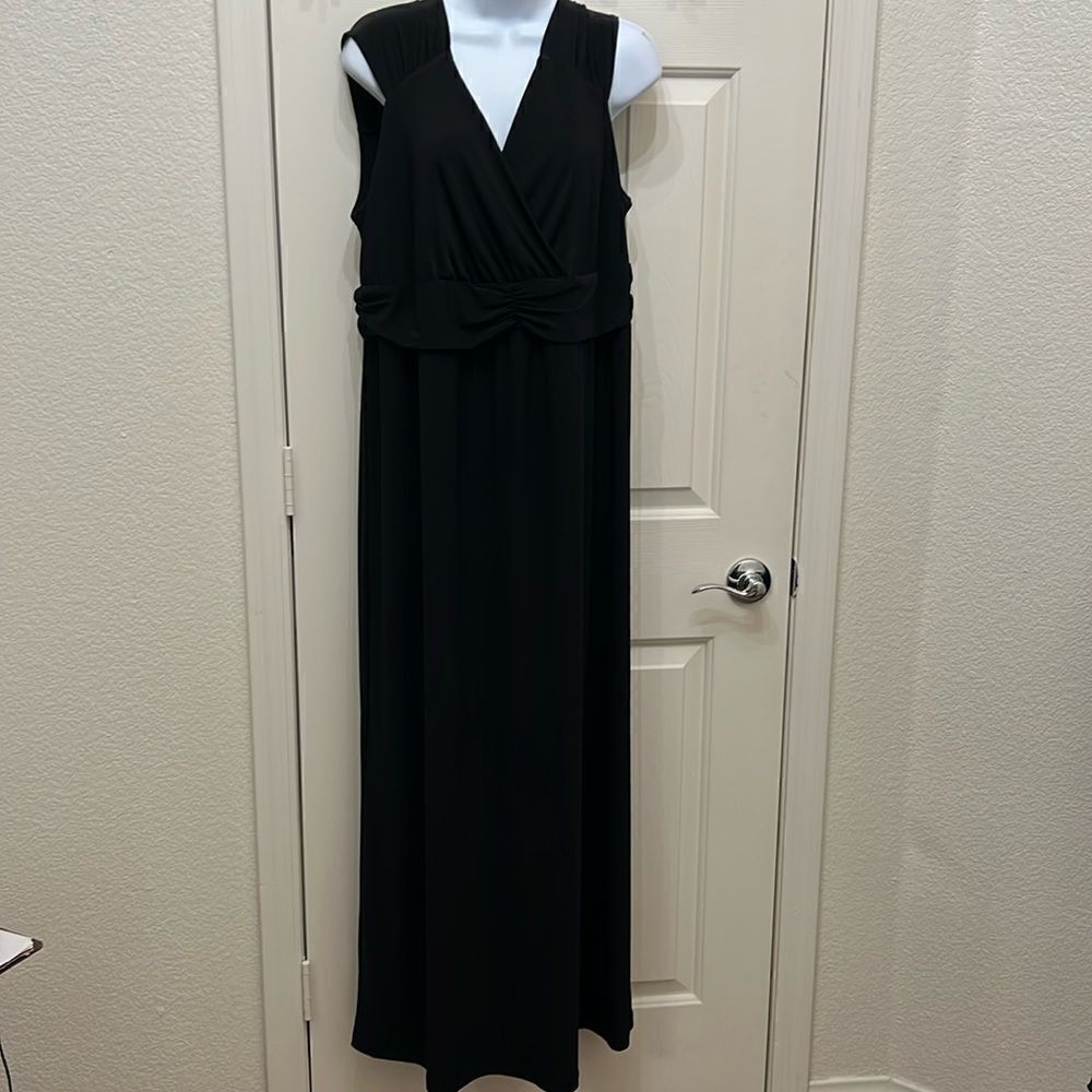 NY Collection Black Dress VNeck Sleeveless Maxi Size 1X Slimming Ruched Waist